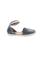 1 shoe size - 39 (EU)