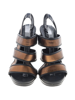 2 shoe size - 38 (IT)