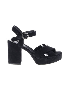 2 shoe size - 38 (EU)